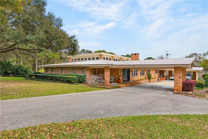 Property Photo: 3175 Dawes Lake Road E AL 36619