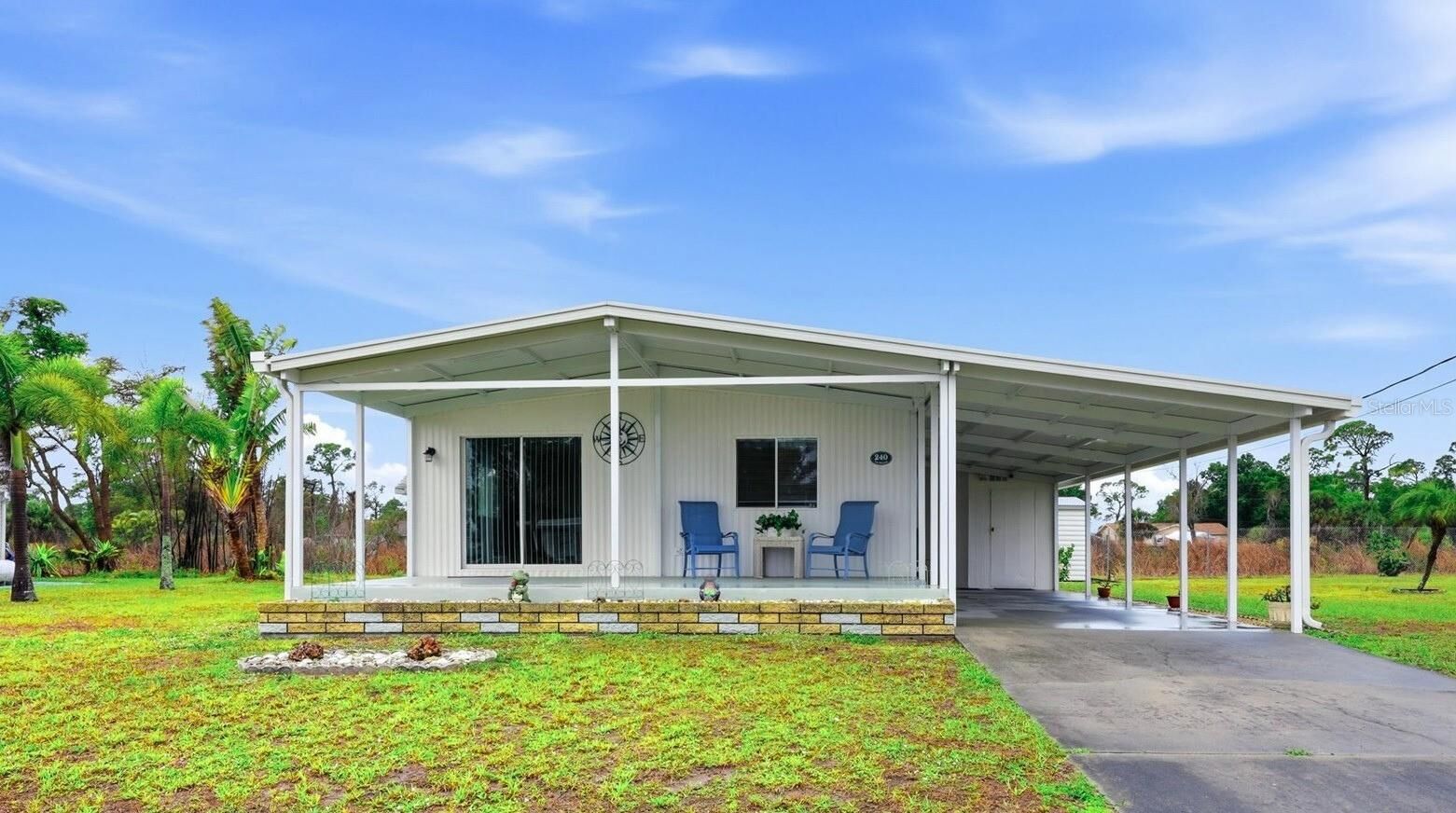 Property Photo:  240 Via De Luna  FL 34224 