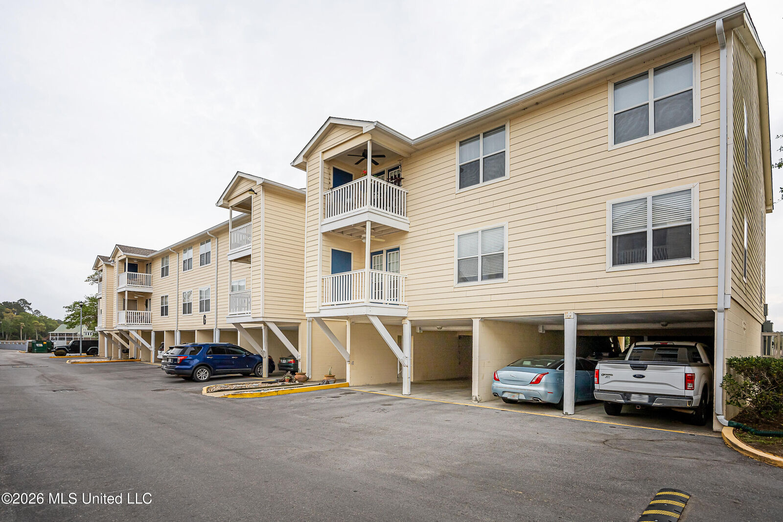 Property Photo:  2421 Beachview Drive  MS 39564 