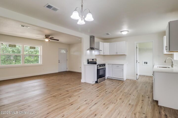 Property Photo: 400 N Wilson Boulevard MS 39503