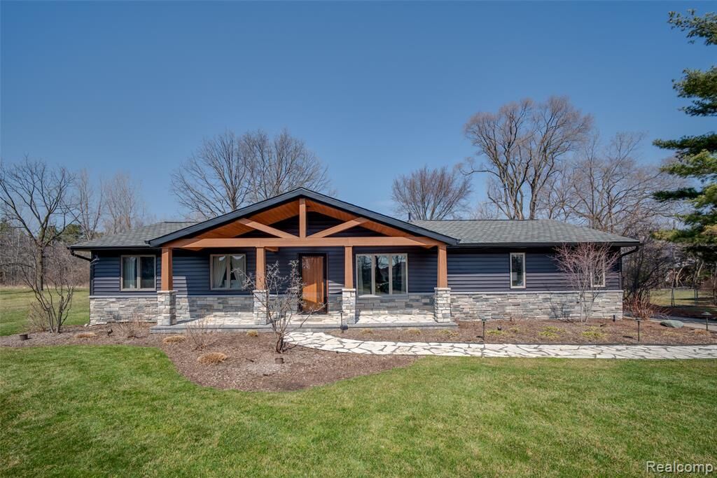 Property Photo:  2775 E Square Lake Road  MI 48085 3940 