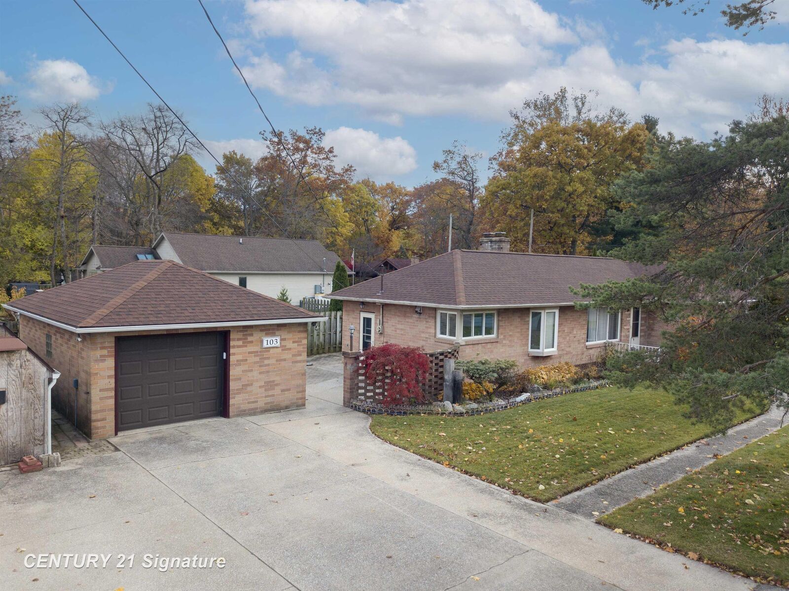 Property Photo:  103 Lincoln Drive  MI 48706 