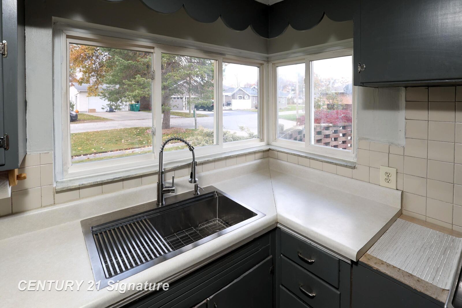Property Photo:  103 Lincoln Drive  MI 48706 