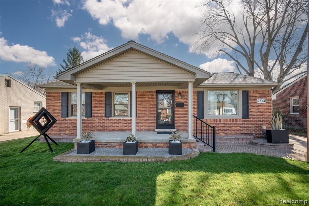 Property Photo: 9614 Shadyside Street MI 48150 2714