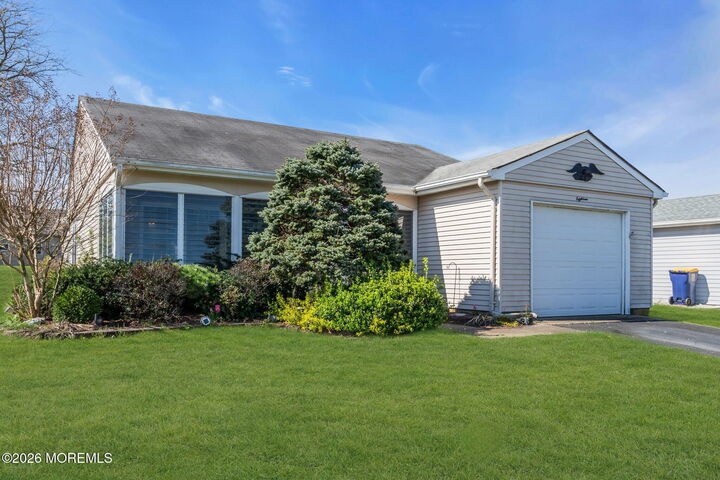 Property Photo:  18 Leighton Lane  NJ 08759 