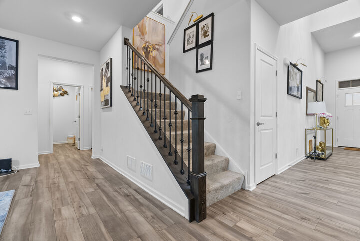 Property Photo:  668 Braemore Lane  IL 60560 