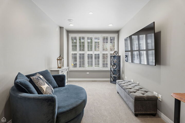 Property Photo: 2657 N Hermitage Avenue IL 60614