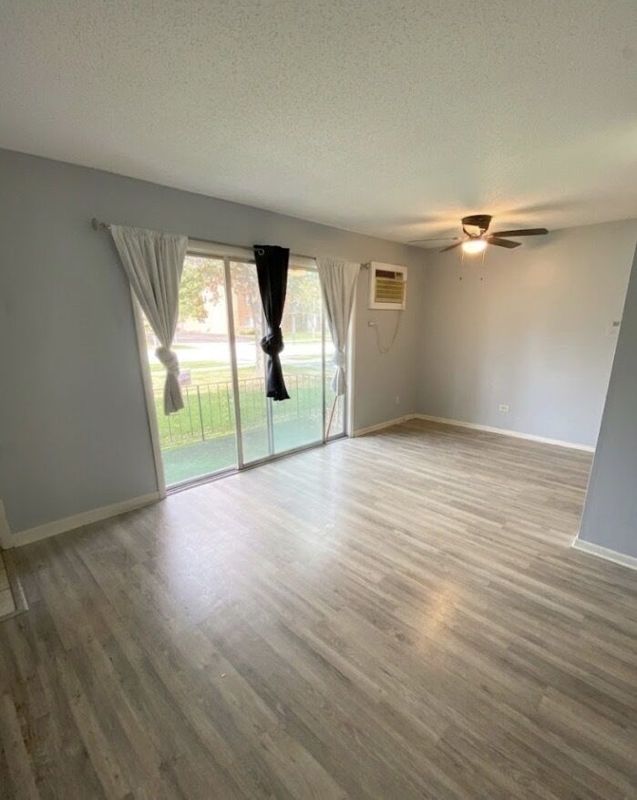 Property Photo:  5739 129th Street 1B  IL 60418 