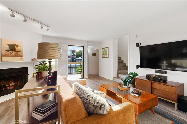 Property Photo:  2601 E 19th 4  CA 90755 