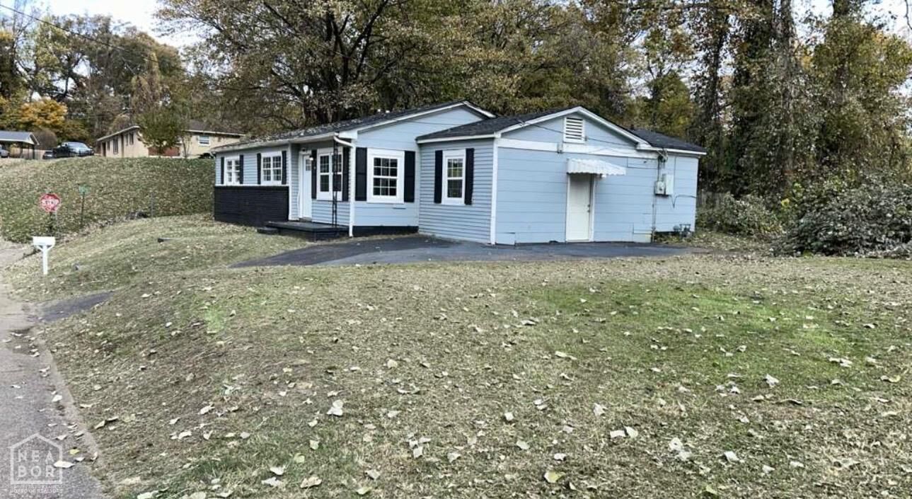 Property Photo:  102 S Summit  AR 72342 