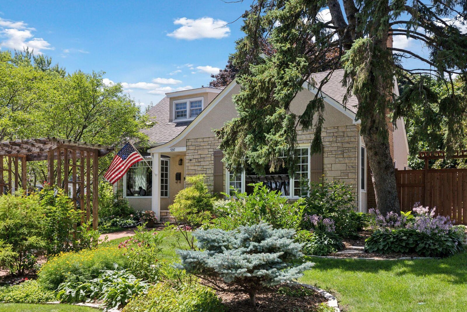 Property Photo:  597 Pascal Street S  MN 55116 