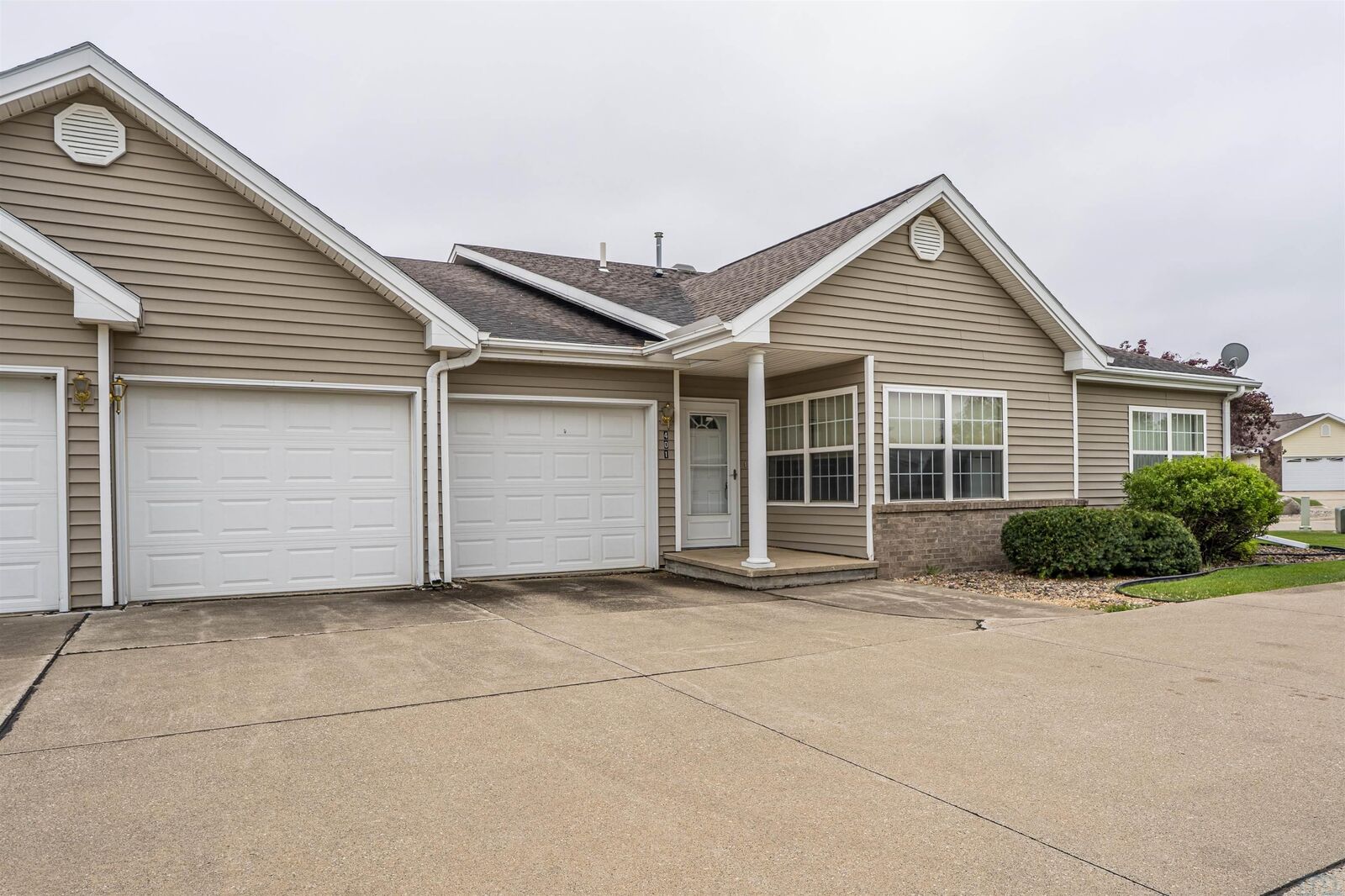 Property Photo:  790 Cedar View Dr 401  IA 51031 
