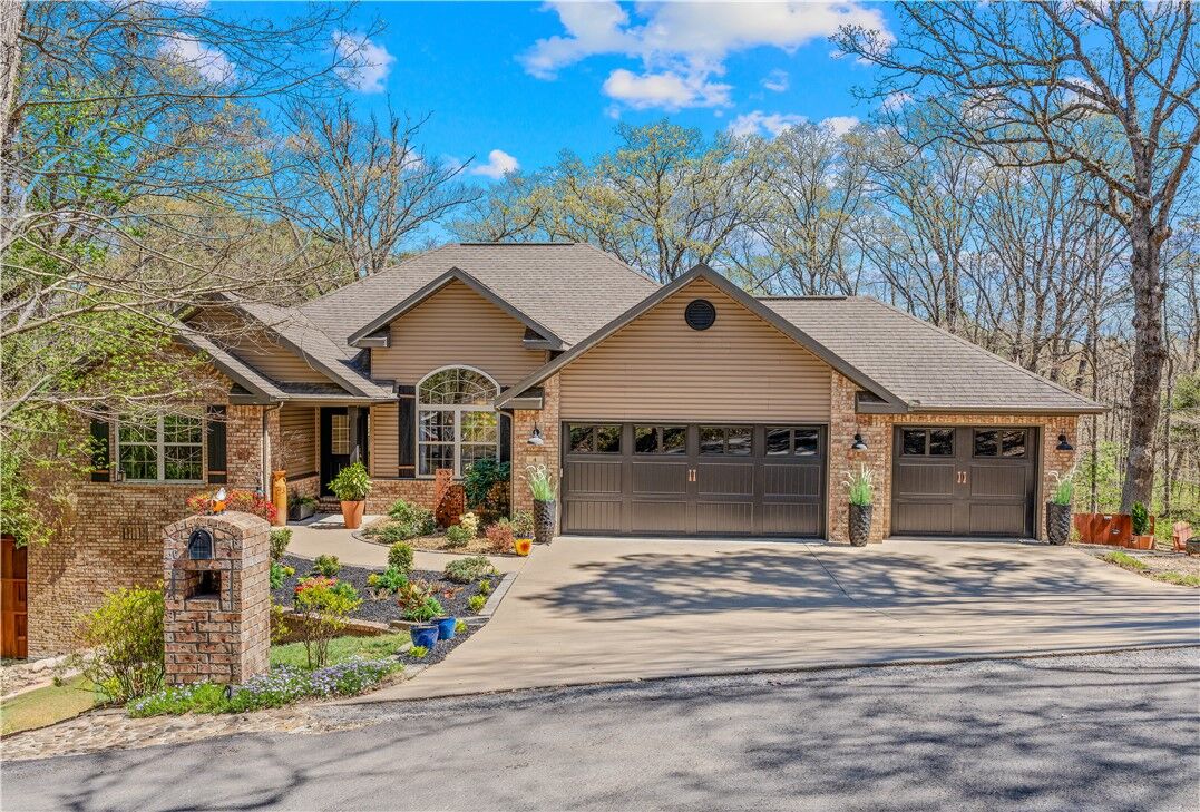 Property Photo:  4 Lynher Lane  AR 72714 