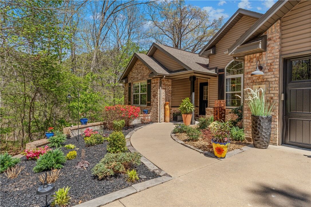 Property Photo:  4 Lynher Lane  AR 72714 