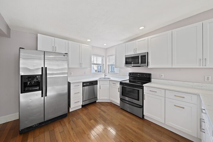 Property Photo:  662 East 7th Street 2  MA 02127 