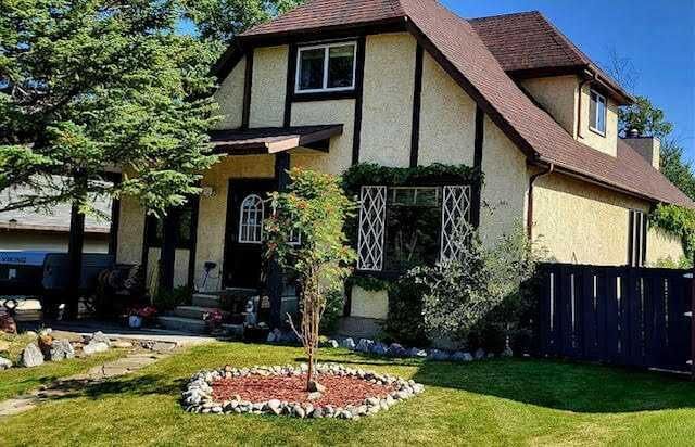 Property Photo:  201 Hansen Drive  AB T7V 1J1 