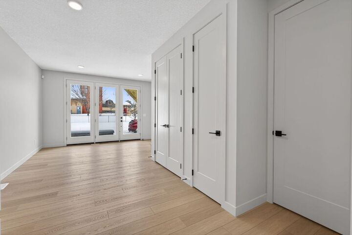 Property Photo:  645 53 Avenue SW  AB T2V 0C2 