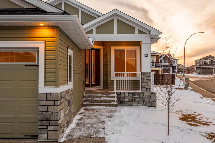 Photo de la propriété:  52 Lakes Estates Circle  AB T1P 0B7 