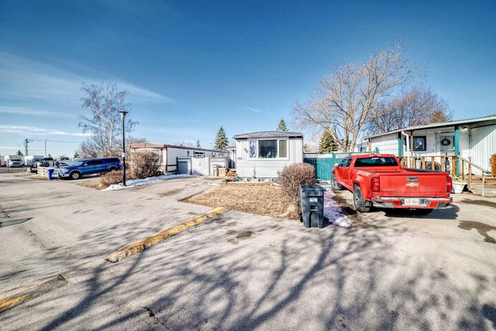 Property Photo: 6724 17 Avenue SE 180 AB T2A 0W5