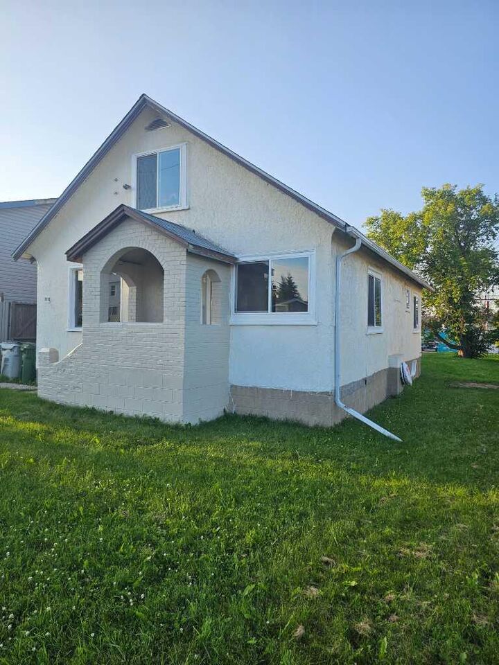 Property Photo: 5113 5th. Avenue AB T7E 1V5