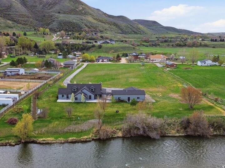 Property Photo:  2727 E Read Lane  ID 83263 