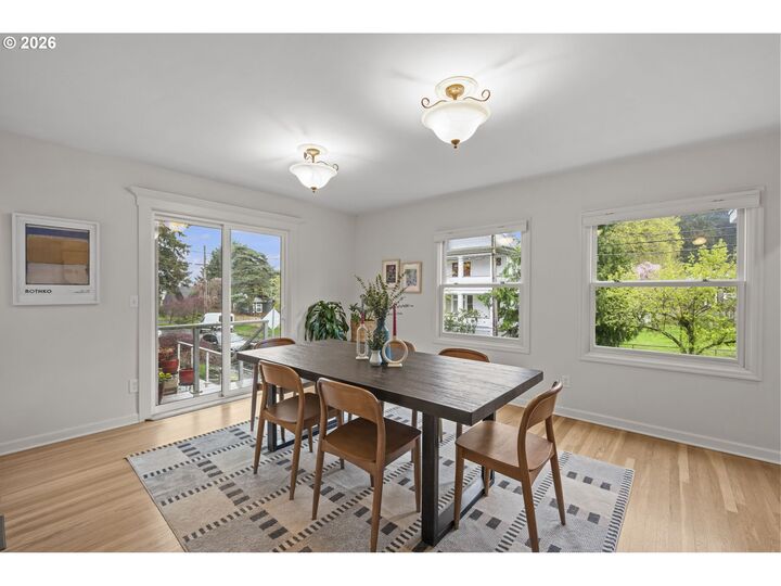 Property Photo:  734 SE 69th Ave  OR 97215 
