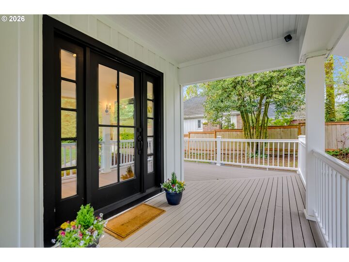 Property Photo:  5805 SW Taylor St  OR 97221 