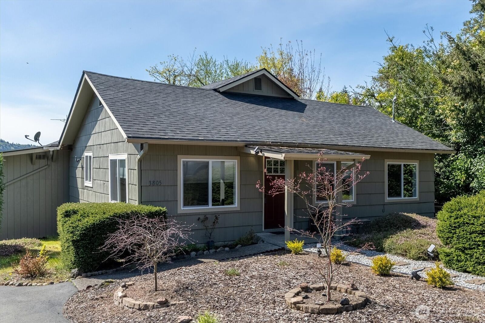 Property Photo:  3805  Pacific Way  WA 98632 