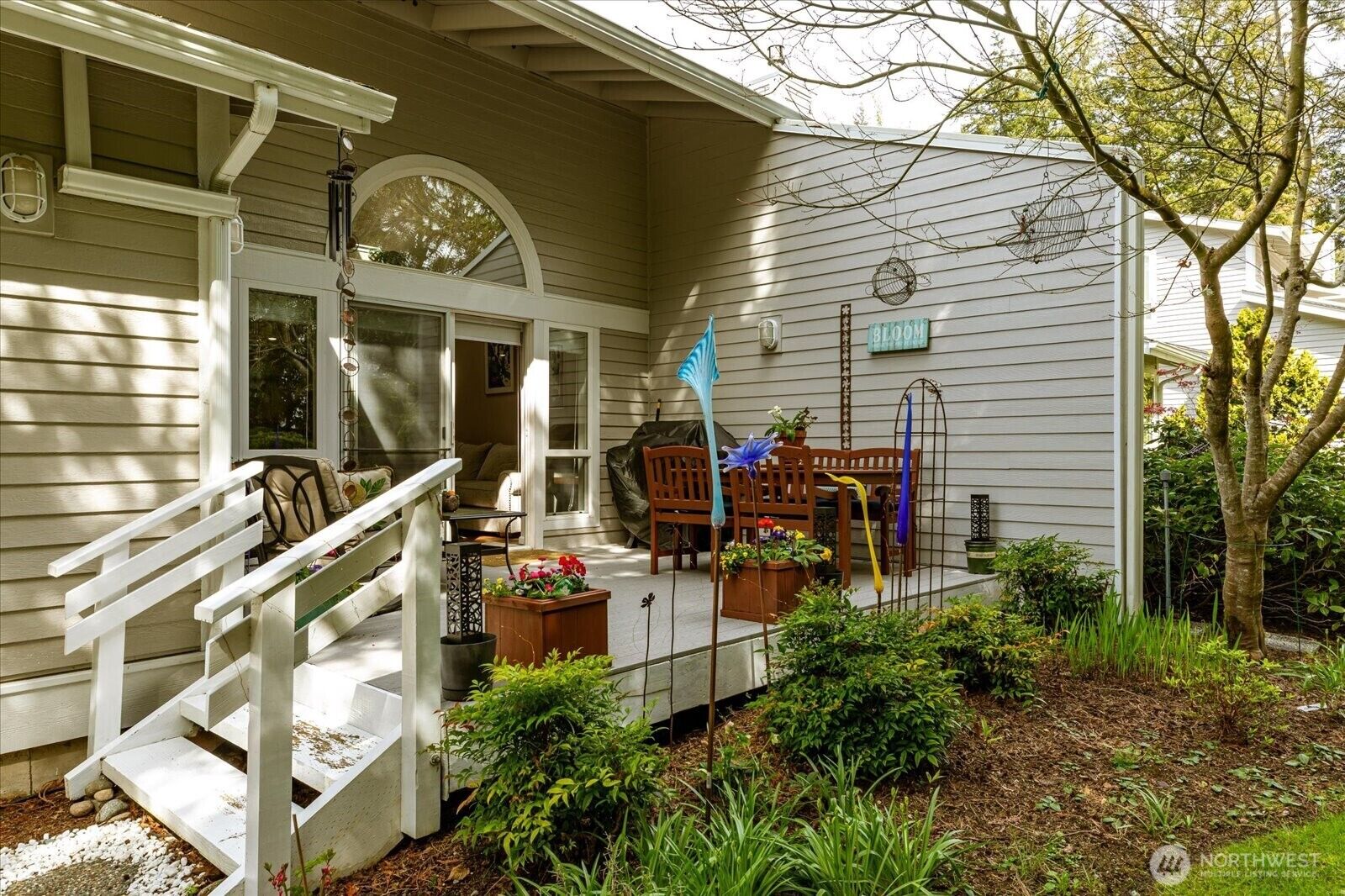 Property Photo:  2418  James Place 402  WA 98260 