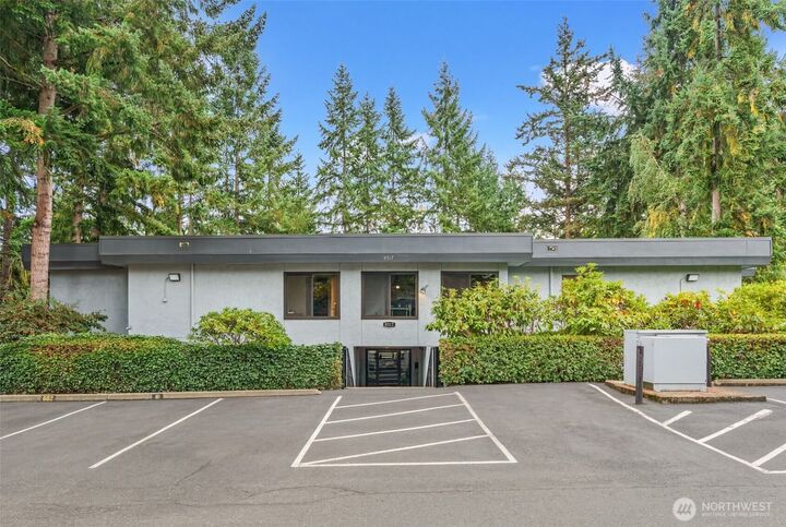 Property Photo:  8517  242nd Street SW 402B  WA 98026 