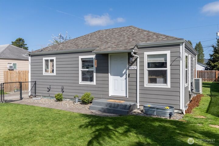 Property Photo:  3052  Florida Street  WA 98632 