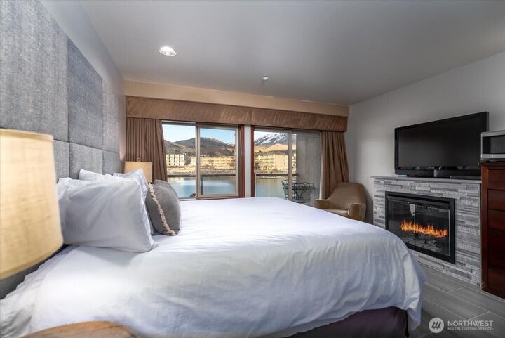 Property Photo:  322 W Woodin Avenue 712  WA 98816 