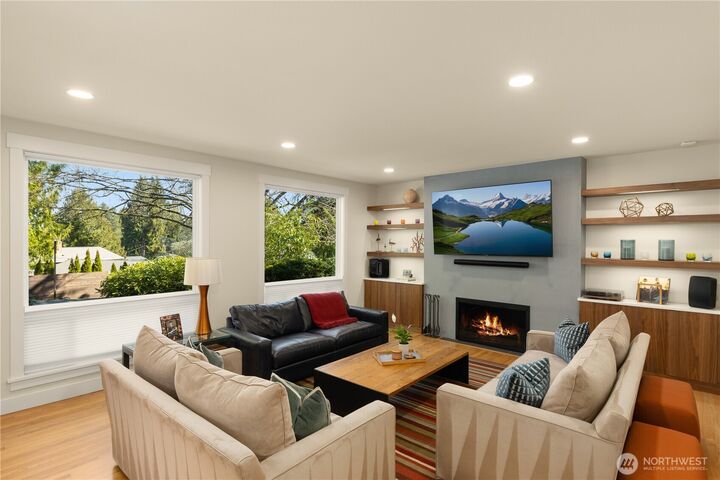 Property Photo:  9525  Mercerwood Drive  WA 98040 