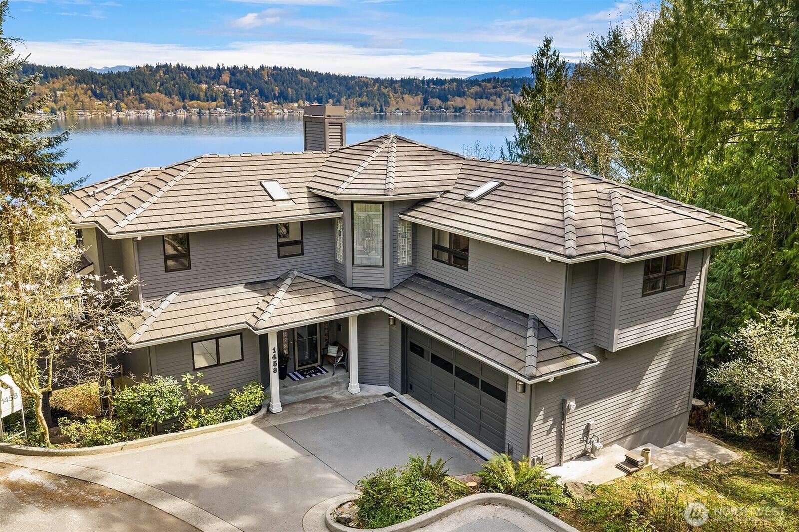 Property Photo:  1458 W Lake Sammamish Parkway NE  WA 98008 