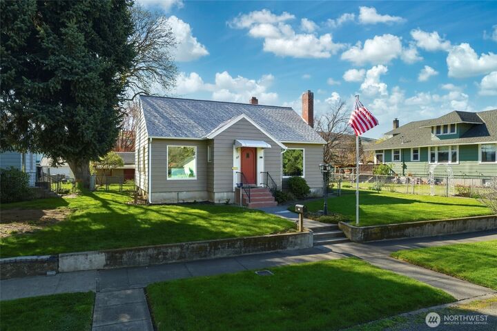 Property Photo:  117 W Richmond Avenue  WA 99328 