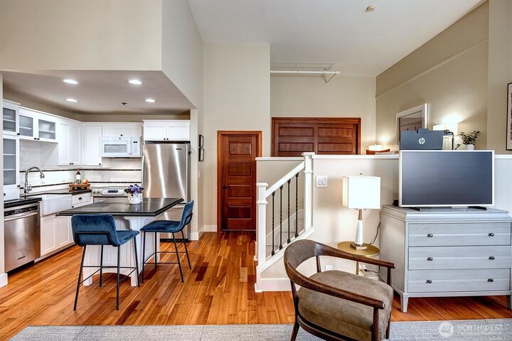 Property Photo:  201  Galer Street 331  WA 98109 