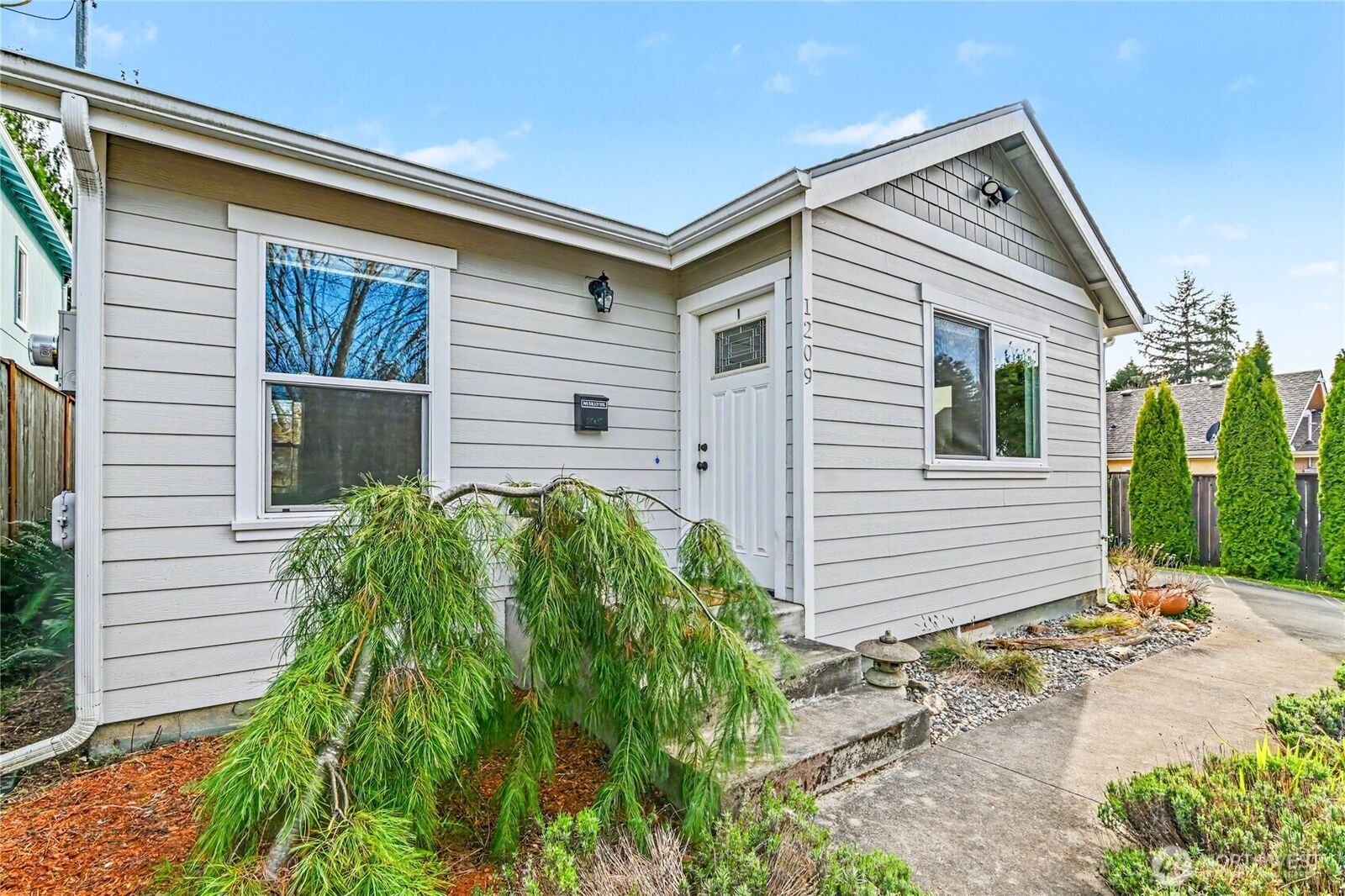 Property Photo:  1209  9th Avenue SE  WA 98501 