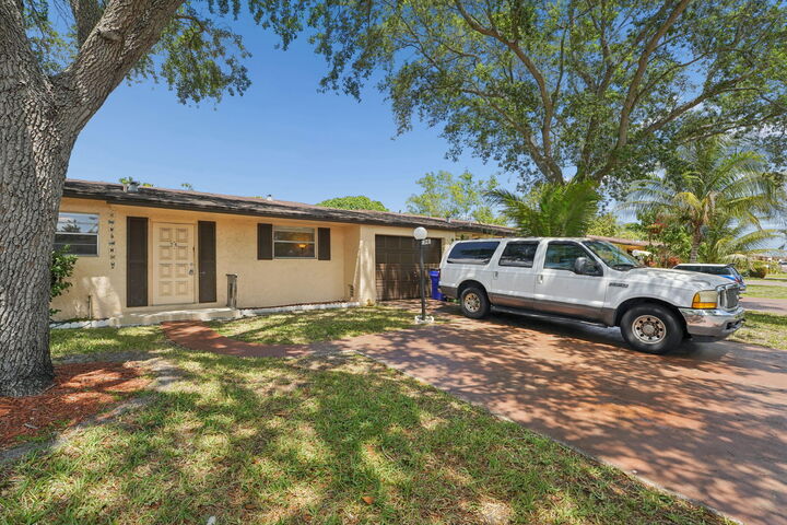 Property Photo: 7708 Margate Boulevard C7-8 FL 33063