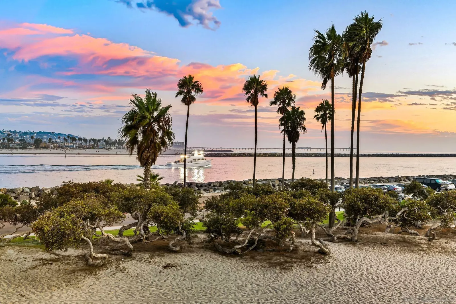 Property Photo: 2623 Ocean Front Walk CA 92109