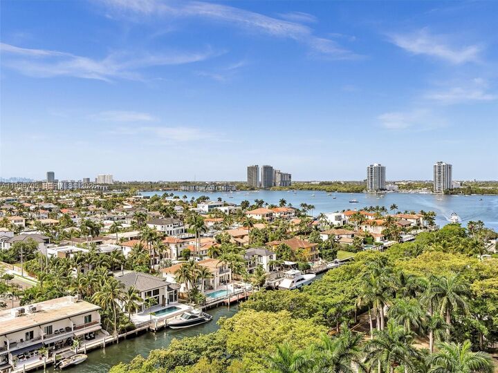 Property Photo:  2000 Island Blvd 1203  FL 33160 