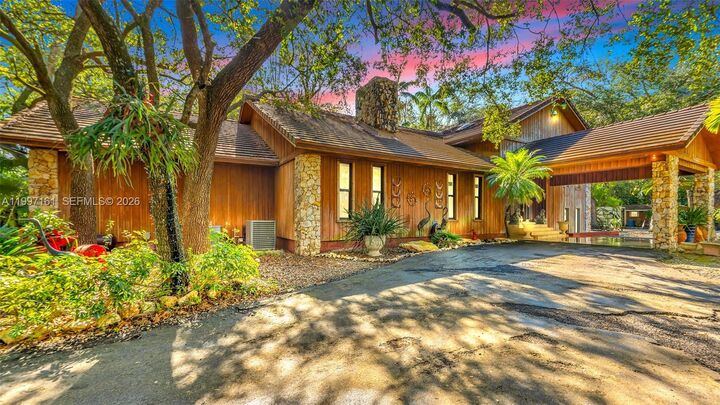 Property Photo:  15425 SW 268th St  FL 33032 