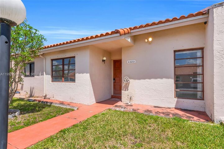 Property Photo:  6323 SW 147th Place Cir  FL 33193 