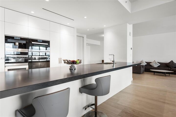 Property Photo:  6882 Fisher Island Dr 6882  FL 33109 