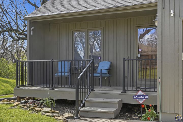 Property Photo: 5561 SW Stonegate Ct KS 66606