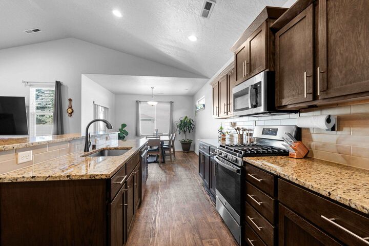 Property Photo:  5415 N Calvin Rd Rd  WA 99216 