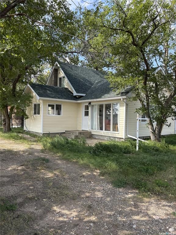 Property Photo:  508 4th Street N  SK S0N 2T0 