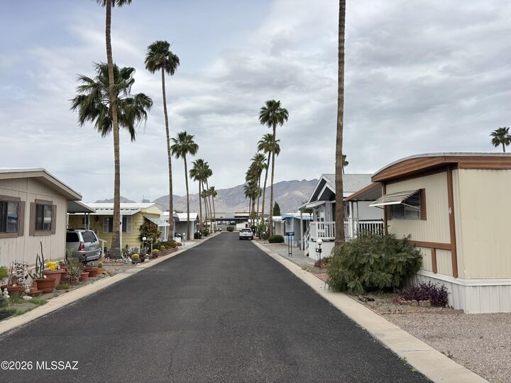 Property Photo:  4001 E Blacklidge Drive 4  AZ 85712 