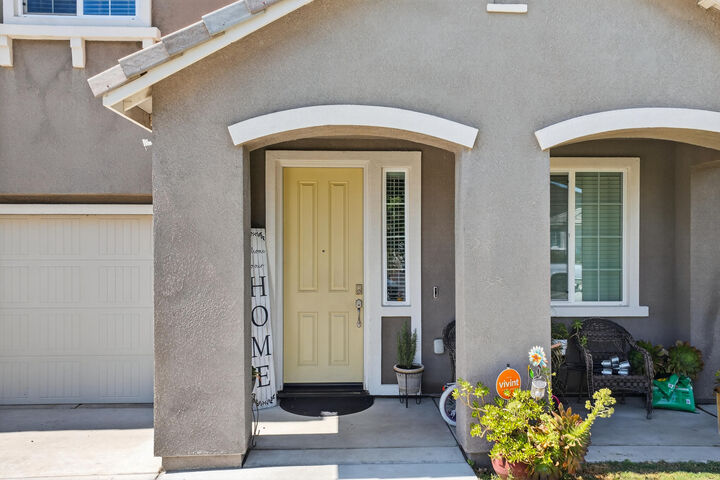 Property Photo: 975 Topaz Avenue CA 93245
