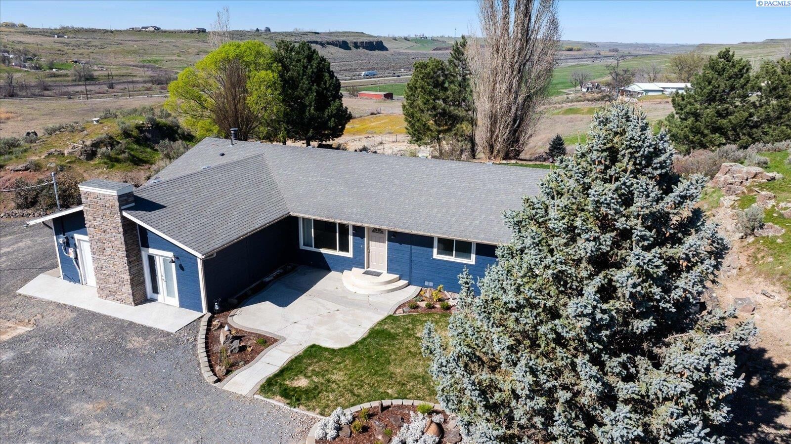 Property Photo:  700 Blanton Road  WA 99352-8840 