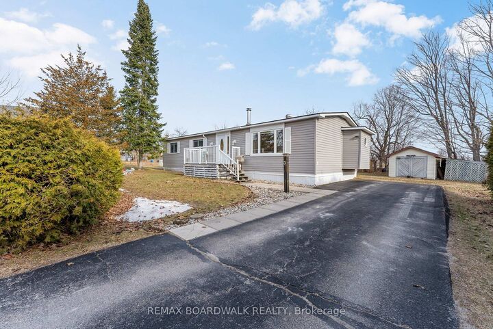 Property Photo: 3 Otterdale Crescent ON K7A 0J4
